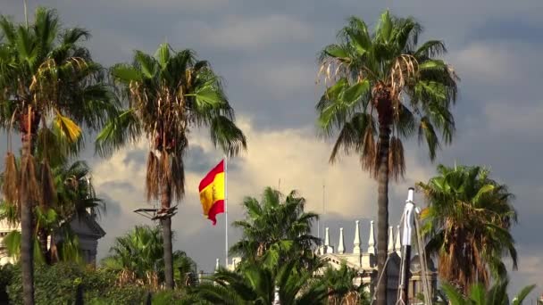Spanyol zászló Barcelonában. Videó 4K-ban, UHD