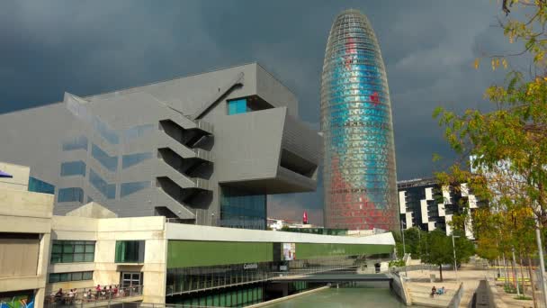 Torre Agbar Барселоне Испании Видео Uhd — стоковое видео