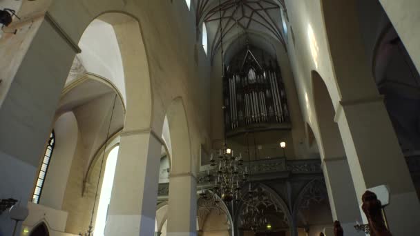 Interiores Igreja Luterana Velho Tallinn Estónia Vídeo Uhd — Vídeo de Stock