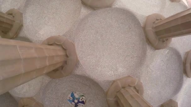 Mozaikowy Sufit Park Guell Barcelona Hiszpania Film Rozdzielczości Uhd — Wideo stockowe