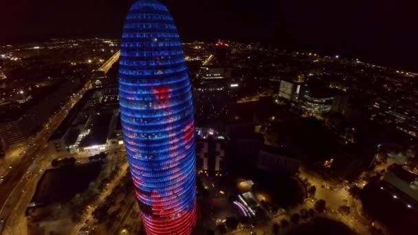 Vista Aérea Torre Agbar Barcelona España Prores Buenas Noches Video — Vídeos de Stock