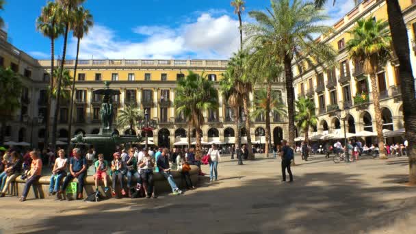 Βασιλική Πλατεία Ένα Σιντριβάνι Από Τις Τρεις Χάριτες Στη Βαρκελώνη — Αρχείο Βίντεο