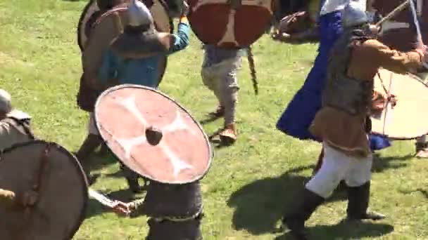 Ett Slag Vikingarnas Kamp Medeltida Krigare Video Uhd — Stockvideo