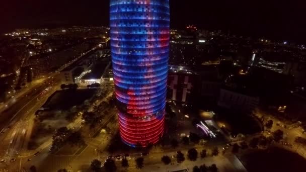 Αεροφωτογραφία Torre Agbar Στη Βαρκελώνη Ισπανία Prores Νύχτα Βίντεο Uhd — Αρχείο Βίντεο