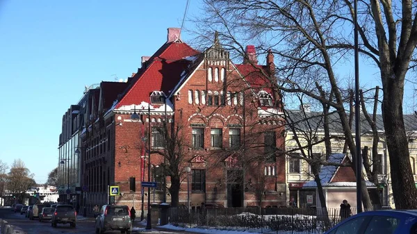 Vyborg. Pazar meydanındaki banka binası.
