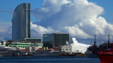 Liman, Barselona 'daki liman. İspanya. 4K 'da video, UHD