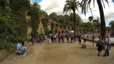 Park Guell, Gaudi, Barselona. İspanya. 4K 'da video, UHD