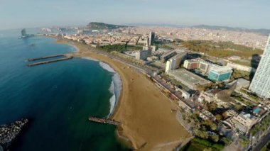 Hava görüntüsü. Barselona 'da. Mimarlık, binalar ve sokaklar. İspanya. 4K 'da video, UHD ProRes.