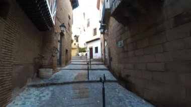 Barcelona 'da eski bir cadde. İspanya. 4K 'da video, UHD