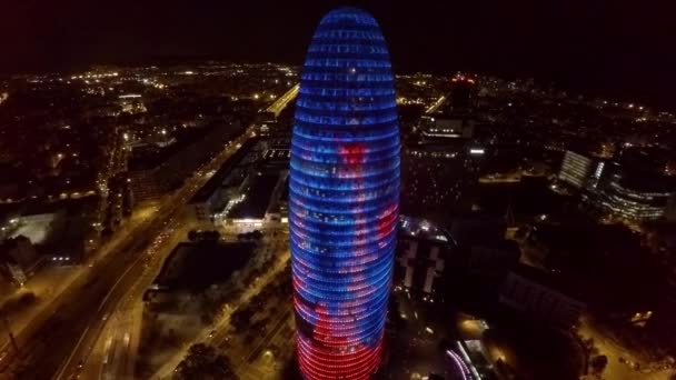 Vista Aérea Torre Agbar Barcelona España Prores Buenas Noches Video — Vídeos de Stock