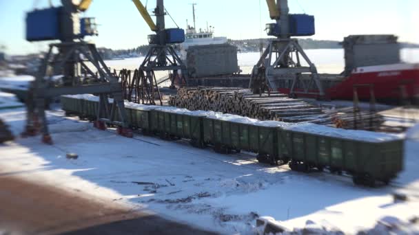 Vyborg带起重机的货运港口视频在4K Uhd — 图库视频影像