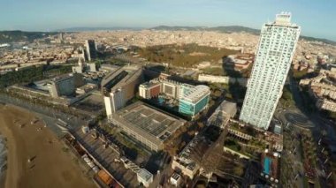 Hava görüntüsü. Barselona 'da. Mimarlık, binalar ve sokaklar. İspanya. 4K 'da video, UHD ProRes.