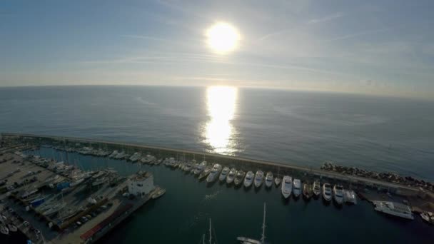Hava Görüntüsü Barcelona Açıklarında Bir Yat Tekne Spanya Video Uhd — Stok video