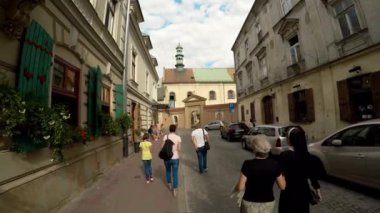 Krakow. Polonya. Mimarlık, eski evler, sokaklar ve mahalleler. 4K 'da video, UHD