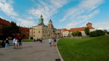 Wawel Katedrali, Krakow, Polonya 'daki Wawel Hill' de. 4K 'da video, UHD
