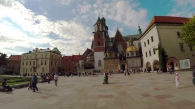 Wawel Katedrali, Krakow, Polonya 'daki Wawel Hill' de. 4K 'da video, UHD