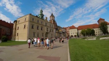 Wawel Katedrali, Krakow, Polonya 'daki Wawel Hill' de. 4K 'da video, UHD