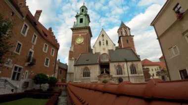 Wawel Katedrali, Krakow, Polonya 'daki Wawel Hill' de. 4K 'da video, UHD