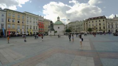 Krakow 'daki Pazar Meydanı. Eski şehir. Polonya. 4K 'da video, UHD