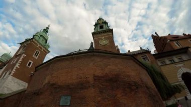 Wawel Katedrali, Krakow, Polonya 'daki Wawel Hill' de. 4K 'da video, UHD