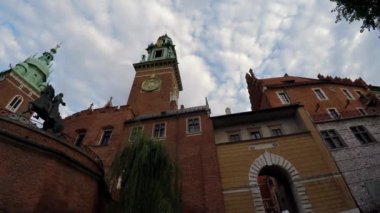 Wawel Katedrali, Krakow, Polonya 'daki Wawel Hill' de. 4K 'da video, UHD