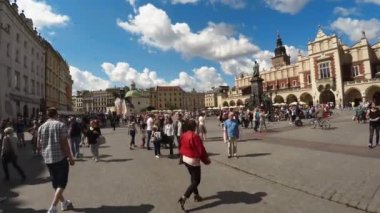 Krakow 'daki Pazar Meydanı. Eski şehir. Polonya. 4K 'da video, UHD