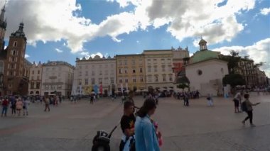 Krakow 'daki Pazar Meydanı. Eski şehir. Polonya. 4K 'da video, UHD