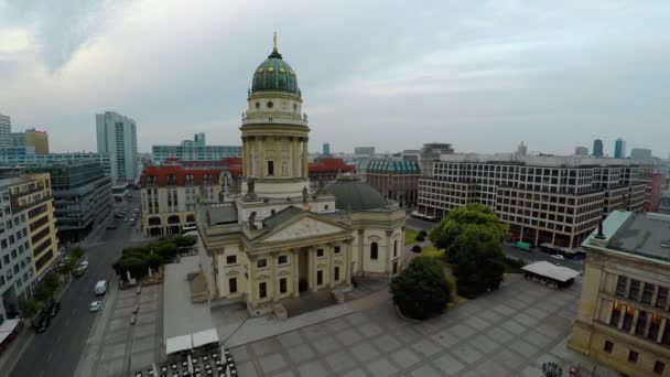 Luchtfoto Duitse Kathedraal Het Gendarmenmarktplein Berlijn Duitsland Video Uhd — Stockvideo