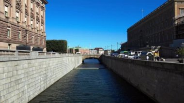 Stockholm. Eski kasaba. Mimarlık, eski evler, sokaklar ve mahalleler. İsveç. 4K 'da video, UHD