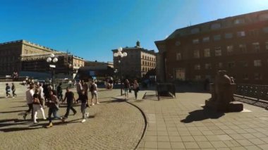 Stockholm. Eski kasaba. Mimarlık, eski evler, sokaklar ve mahalleler. İsveç. 4K 'da video, UHD