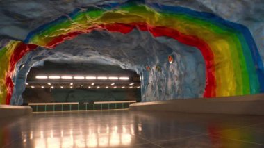 Stadyum. Metro istasyonu. Metroda sanat eserleri. Stockholm. İsveç. 4K 'da video, UHD