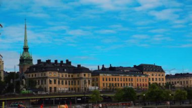 Stockholm. Eski kasaba. Mimarlık, eski evler, sokaklar ve mahalleler. İsveç. 4K 'da video, UHD