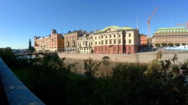 Stockholm. Eski kasaba. Mimarlık, eski evler, sokaklar ve mahalleler. İsveç. 4K 'da video, UHD