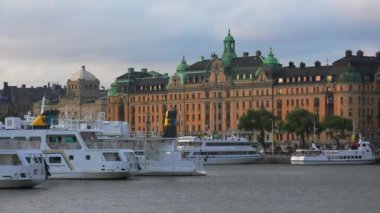Stockholm 'ün gömü ve rıhtımında. İsveç. 4K 'da video, UHD