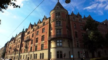 Stockholm. Eski kasaba. Mimarlık, eski evler, sokaklar ve mahalleler. İsveç. 4K 'da video, UHD
