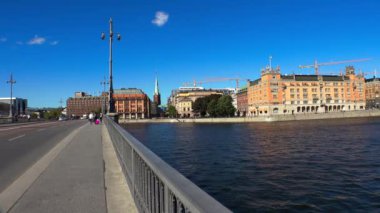 Stockholm. Eski kasaba. Mimarlık, eski evler, sokaklar ve mahalleler. İsveç. 4K 'da video, UHD