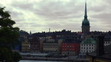 Stockholm. Eski kasaba. Mimarlık, eski evler, sokaklar ve mahalleler. İsveç. 4K 'da video, UHD