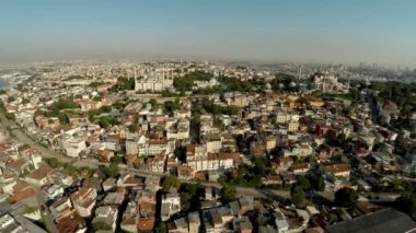 Hava görüntüsü. Mavi Cami. İstanbul 'daki Sultan Ahmed Camii. Hindi. 4K 'da video, UHD