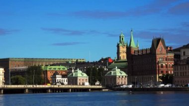 Stockholm. Eski kasaba. Mimarlık, eski evler, sokaklar ve mahalleler. İsveç. 4K 'da video, UHD