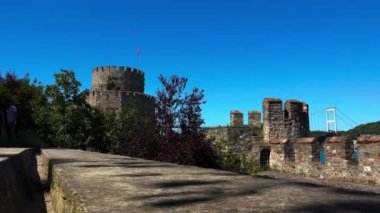 İSTANBUL, TURKEY - YAZ 2017: İstanbul 'daki Rumeli Hisari Kalesi. Hindi. 4K 'da video, UHD