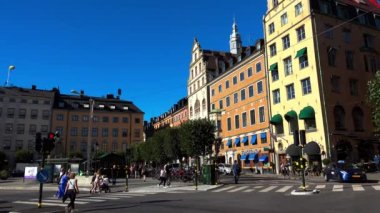 Stockholm. Eski kasaba. Mimarlık, eski evler, sokaklar ve mahalleler. İsveç. 4K 'da video, UHD