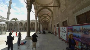 İSTANBUL, TURKEY - 2017 Yazı: İstanbul 'daki Sultan Ahmed Camii. Hindi. 4K 'da video, UHD
