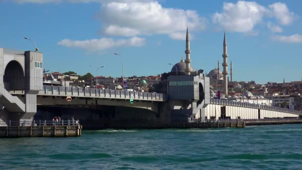 Istanbul Turkey Лето 2017 Галатский Мост Стамбуле Индейка Видео Uhd — стоковое видео