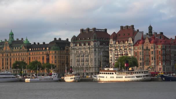 斯德哥尔摩市中心的堤岸和码头 Uhd视频 — 图库视频影像