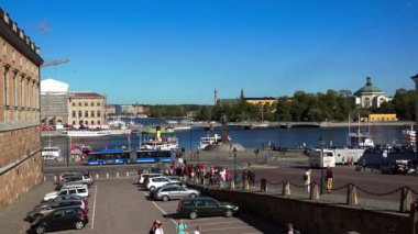 Stockholm. Eski kasaba. Mimarlık, eski evler, sokaklar ve mahalleler. İsveç. 4K 'da video, UHD