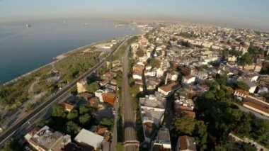 Hava görüntüsü. İstanbul 'un merkezi. Eski şehir. Kıyı şeridi. Hindi. 4K 'da video, UHD