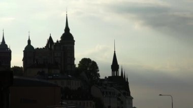 Stockholm. Eski kasaba. Mimarlık, eski evler, sokaklar ve mahalleler. İsveç. 4K 'da video, UHD
