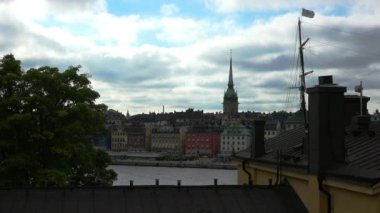 Stockholm. Eski kasaba. Mimarlık, eski evler, sokaklar ve mahalleler. İsveç. 4K 'da video, UHD