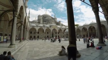 İSTANBUL, TURKEY - 2017 Yazı: İstanbul 'daki Sultan Ahmed Camii. Hindi. 4K 'da video, UHD