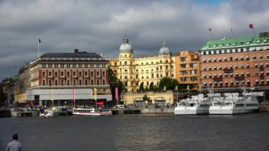 Stockholm 'ün gömü ve rıhtımında. İsveç. 4K 'da video, UHD